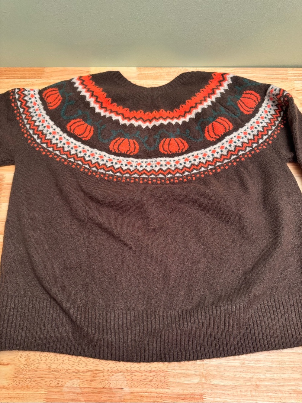 Women’s Vince Camuto fair isle pumpkin sweater fall Halloween
Size large - Picture 7 of 9